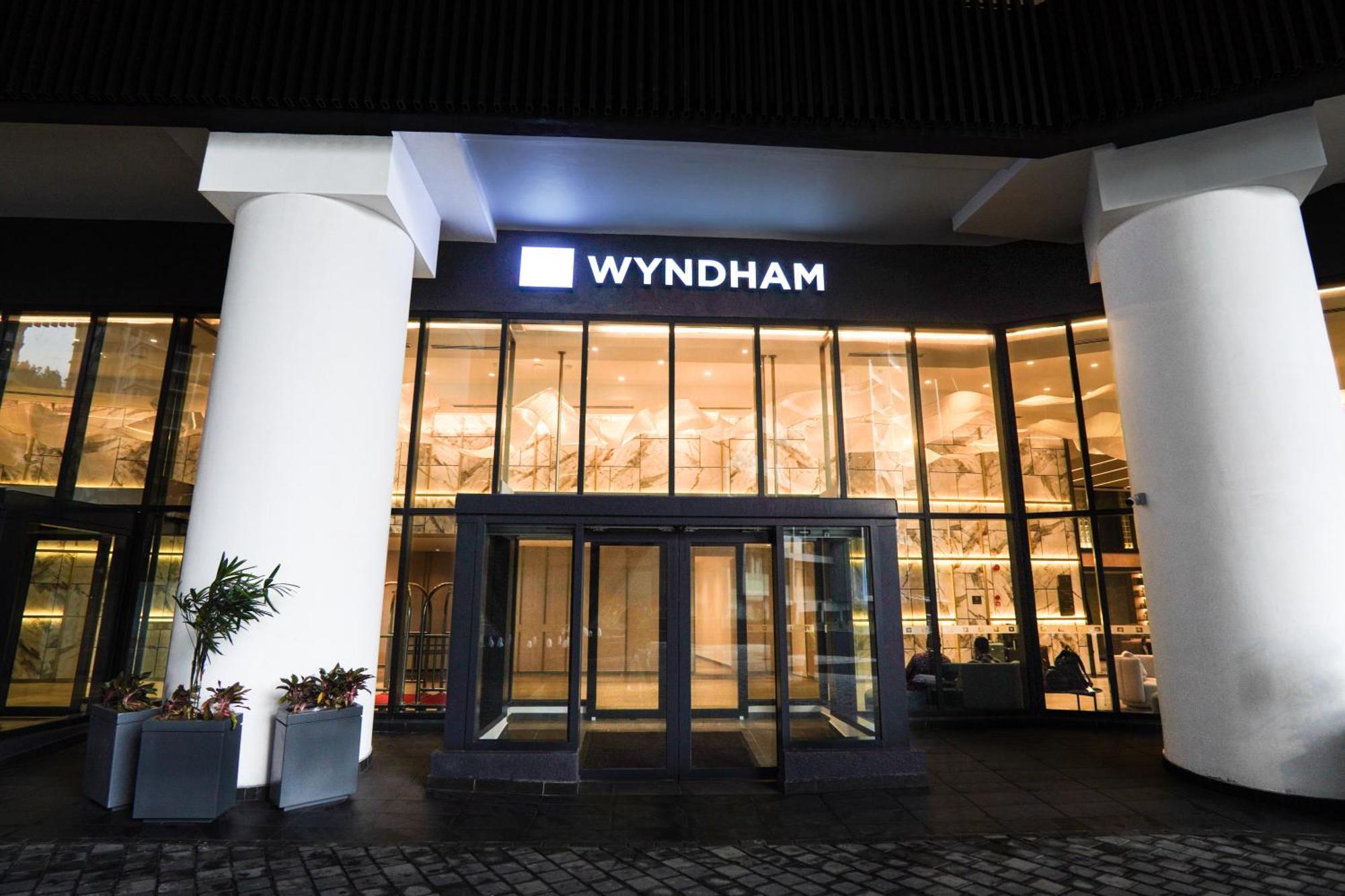 Hotel Wyndham Ion Majestic 5*
